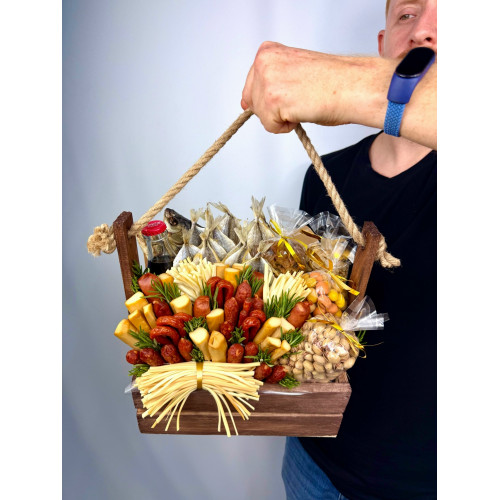 Мужской ящик с закусками «Отличный»