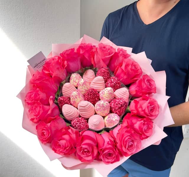 Клубничный букет «Pink»